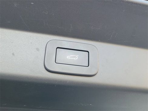 Used 2024 Land Rover Range Rover Sport Dynamic SE image 11