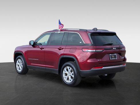 Used 2023 Jeep Grand Cherokee Limited image 7
