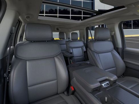 New 2025 Ford Expedition Active image 10