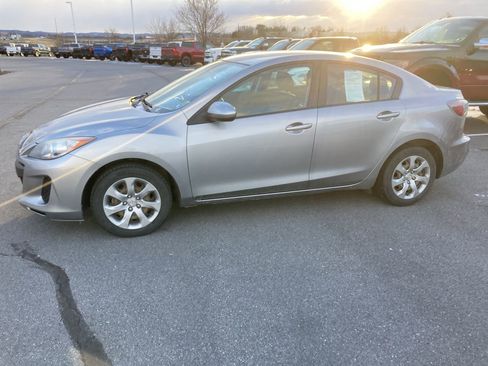 Used 2013 MAZDA MAZDA3 i Sport image 4