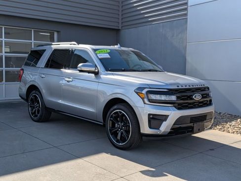 Certified 2024 Ford Expedition Limited image 2