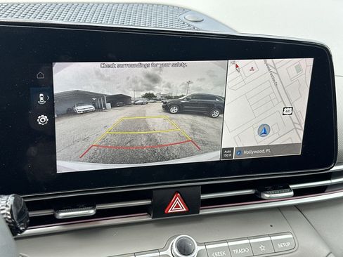 Used 2024 Hyundai Elantra SEL FWD image 21