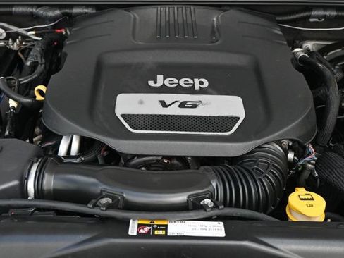 Used 2015 Jeep Wrangler Sport w/ Quick Order Package 24S AWD/4WD image 12