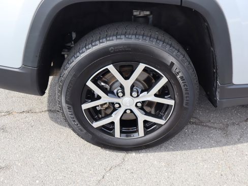 Used 2023 Jeep Grand Cherokee L Limited image 41