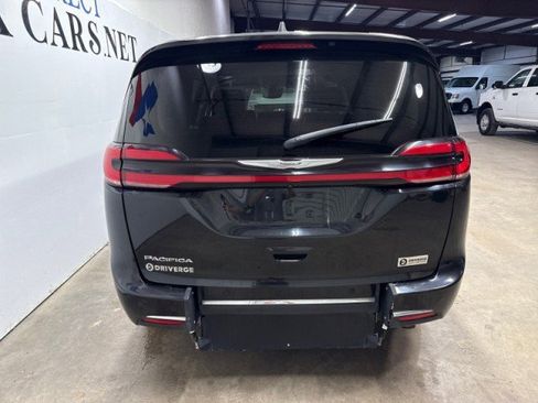 Used 2022 Chrysler Pacifica Touring-L image 7