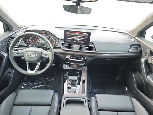 Certified 2022 Audi Q5 2.0T Premium w/ Convenience Package image 9