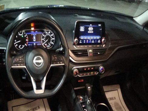 Used 2024 Nissan Altima 2.5 SV image 11