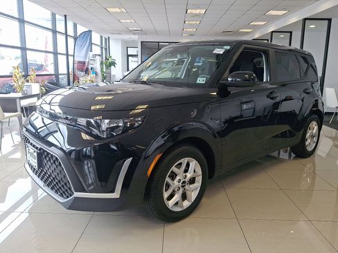 Certified 2023 Kia Soul LX w/ LX Technology Package FWD image 1