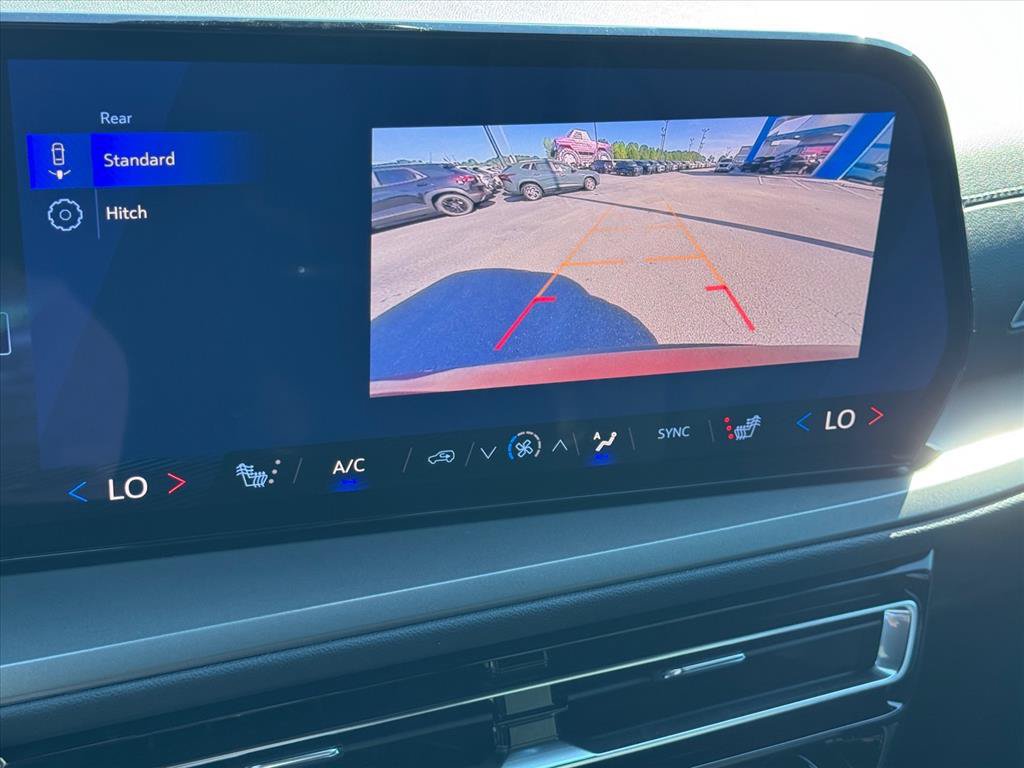 Used 2027 Chevrolet Traverse LT FWD image 25