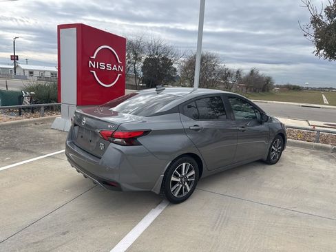 Used 2020 Nissan Versa SV image 3