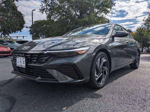 New 2025 Hyundai Elantra Limited image 8