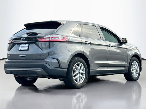Used 2023 Ford Edge SEL image 2