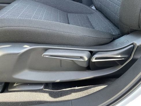 Certified 2025 Honda HR-V LX image 21