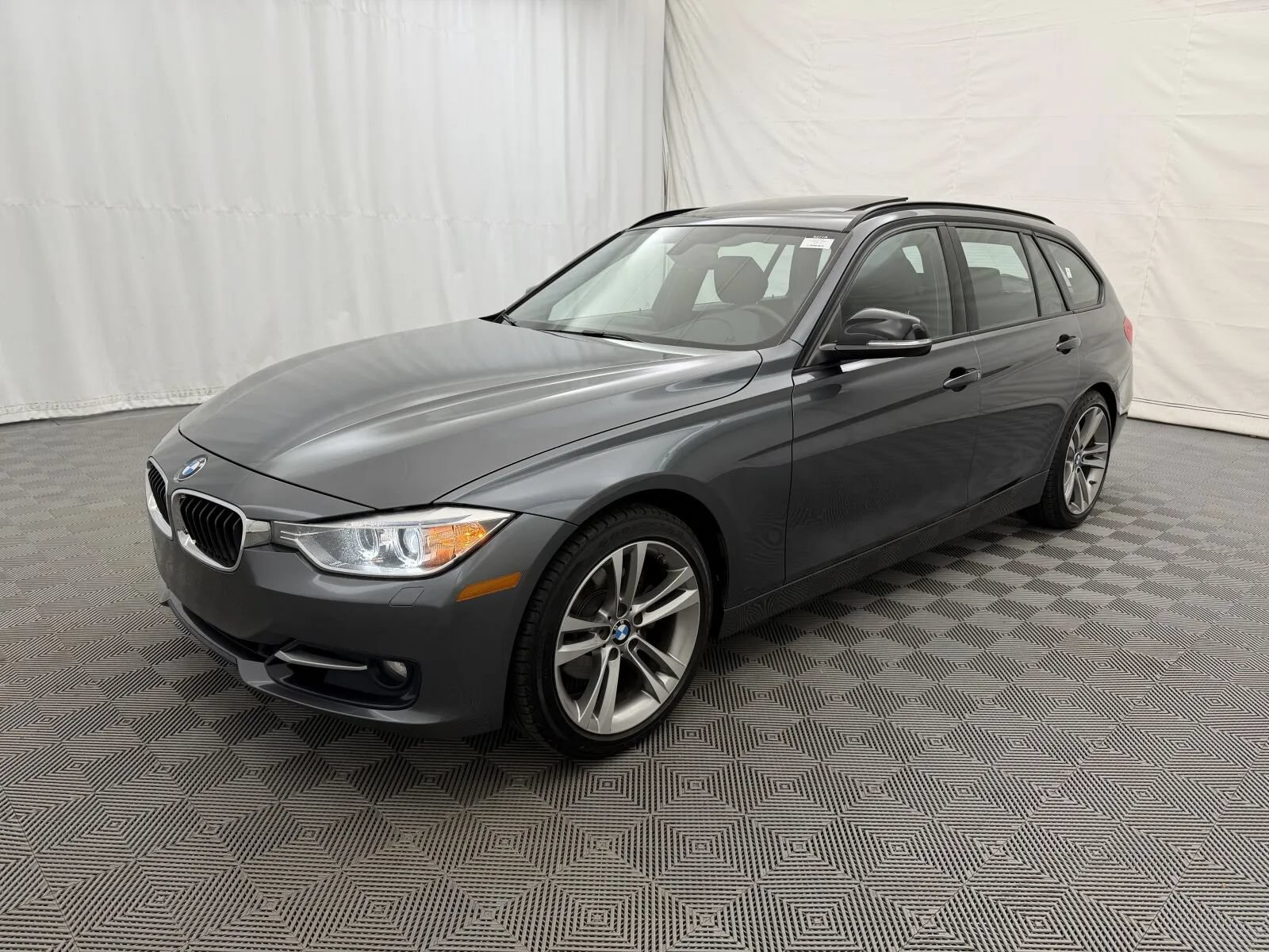 Used 2014 BMW 328i xDrive Wagon AWD/4WD image 2