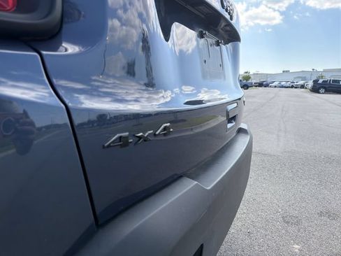 Used 2023 Jeep Renegade Trailhawk AWD/4WD image 36