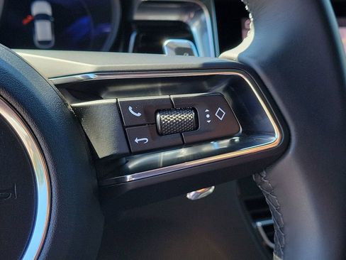 Certified 2025 Porsche Macan image 39