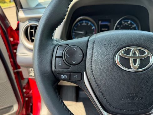 Used 2018 Toyota RAV4 XLE AWD/4WD image 16
