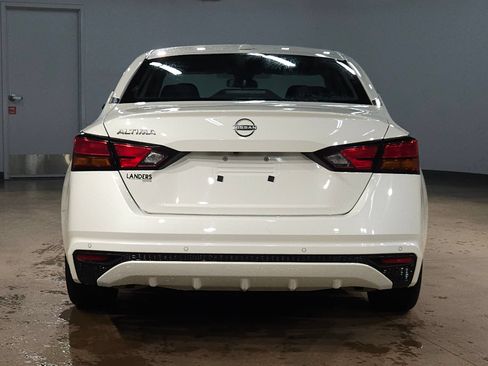 Used 2025 Nissan Altima 2.5 SV FWD image 6
