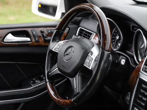 Used 2015 Mercedes-Benz GL 550 4MATIC image 12