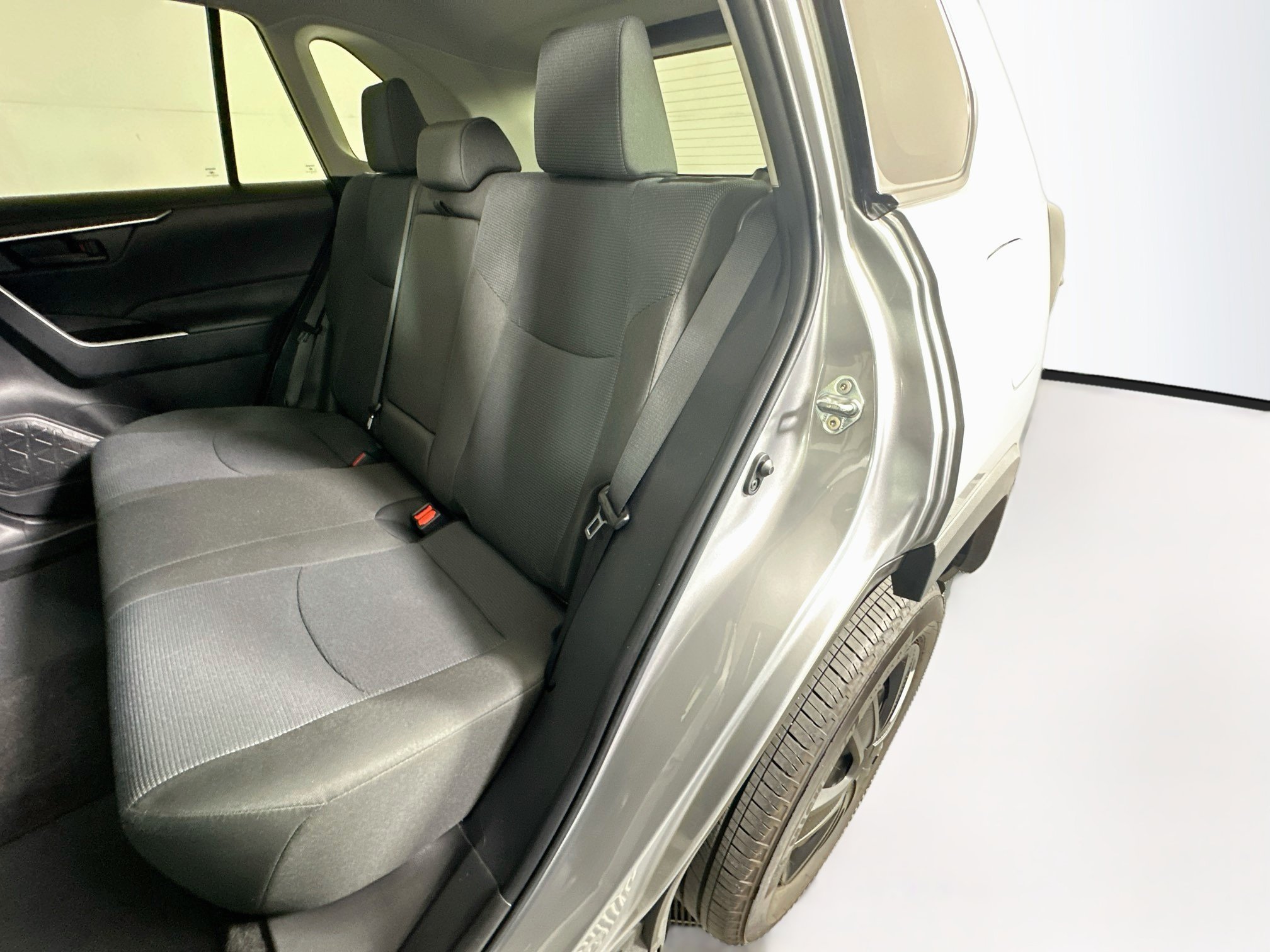 Used 2025 Toyota RAV4 LE AWD/4WD image 25