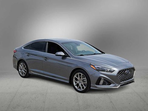 Used 2018 Hyundai Sonata Limited image 2