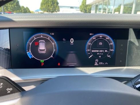New 2025 Volkswagen Tiguan SE AWD/4WD image 32