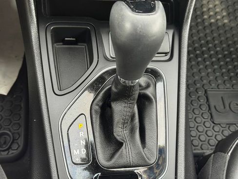 Used 2020 Jeep Cherokee Latitude Plus image 35