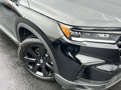 Used 2025 Honda Pilot Black Edition image 2
