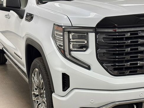 New 2026 GMC Sierra 1500 Denali Ultimate w/ LPO, Black Badging Package AWD/4WD image 4