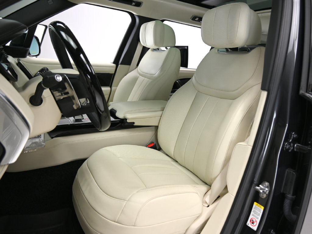 Used 2025 Land Rover Range Rover Long Wheelbase Autobiography AWD/4WD image 13