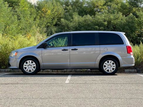 Used 2019 Dodge Grand Caravan SE image 5
