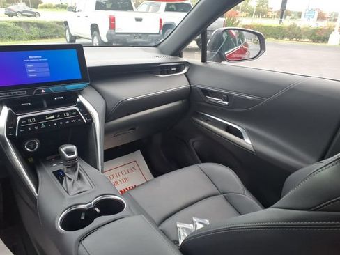 Used 2023 Toyota Venza Nightshade AWD/4WD image 11