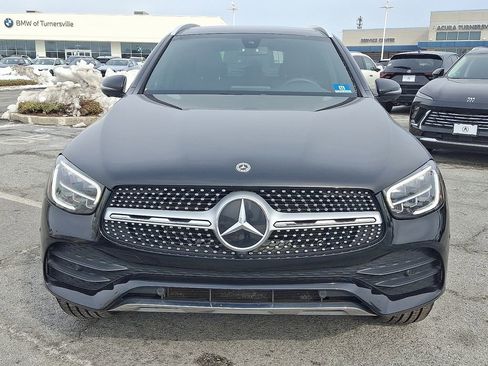 Used 2021 Mercedes-Benz GLC 300 4MATIC image 2
