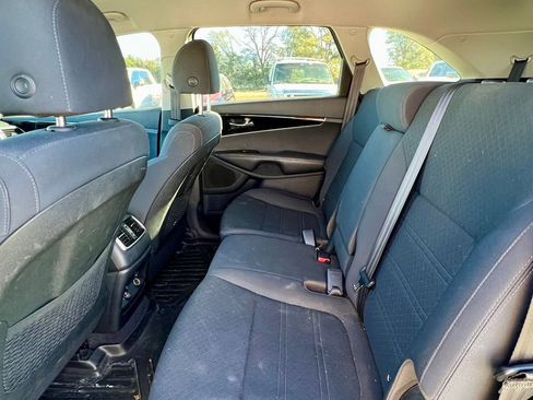 Used 2020 Kia Sorento LX w/ LX I4 Convenience Package image 5