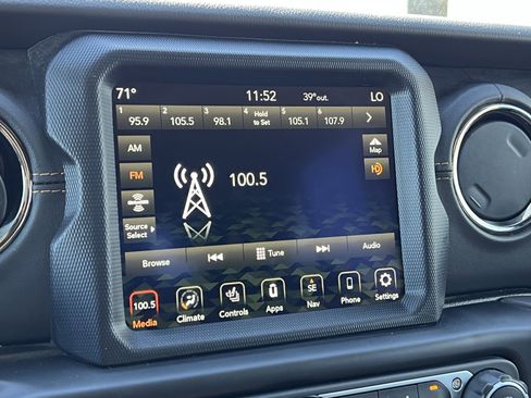 Used 2023 Jeep Gladiator Overland image 23