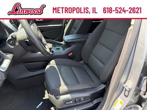 Used 2023 GMC Terrain SLE w/ Driver Convenience Package FWD image 14
