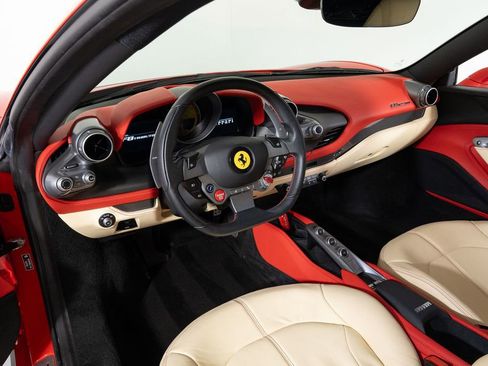 Used 2021 Ferrari F8 Tributo image 4