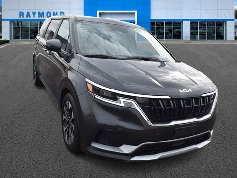 Certified 2023 Kia Carnival EX image 9