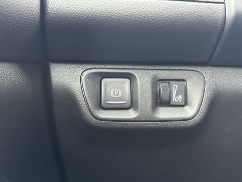 Used 2023 GMC Acadia SLE w/ Driver Convenience Package image 29