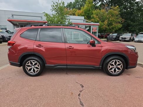Used 2021 Subaru Forester Premium AWD/4WD image 6