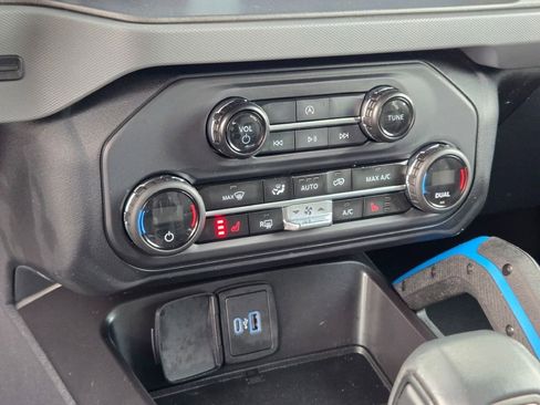 Used 2024 Ford Bronco Black Diamond image 25