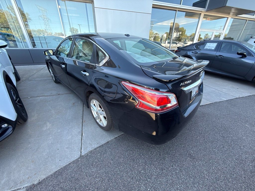 Used 2013 Nissan Altima 2.5 SL w/ Technology Pkg FWD image 8