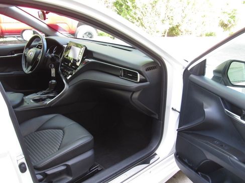 Used 2024 Toyota Camry SE FWD image 17