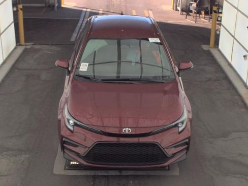 Used 2024 Toyota Corolla SE image 2