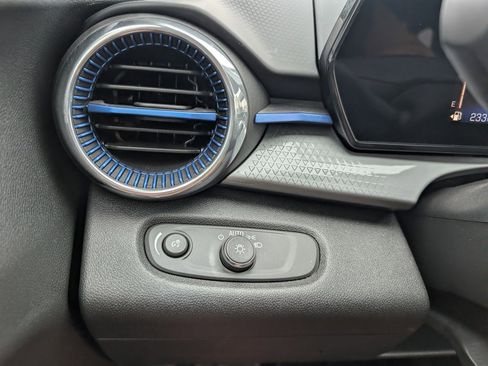 Used 2024 Chevrolet Trax LT w/ Driver Confidence Package image 29