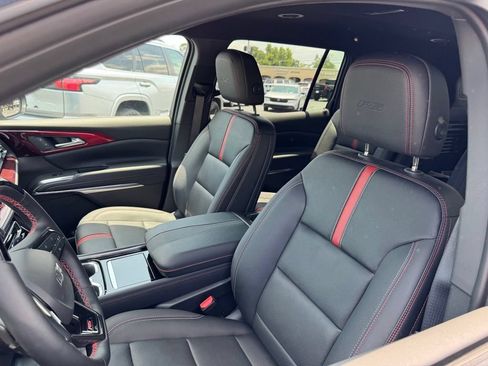 Used 2025 Chevrolet Traverse RS AWD/4WD image 8