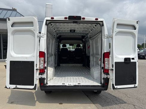 Used 2025 RAM ProMaster 2500 w/ Convenience Group FWD image 16