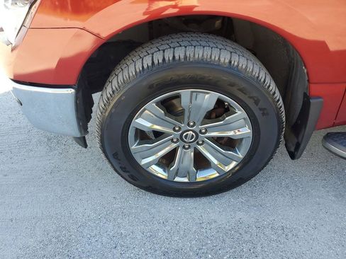 Used 2019 Nissan Titan SL w/ Chrome Package image 17