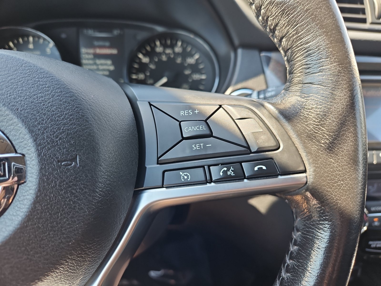 Used 2017 Nissan Rogue SV FWD image 22