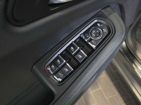 Used 2018 Porsche Macan image 21